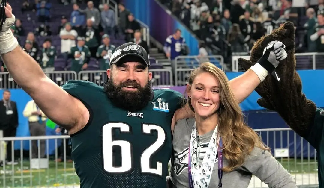 Jason Kelce makes his fans to love him by demonstrating his ability to behave himself at all times. In particular, he always treat his opponents with respect, even though they may not think highly of him