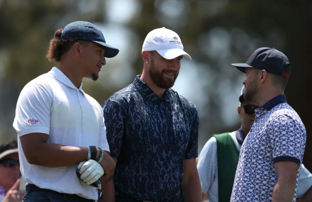 The Superhero Trio of Patrick Mahomes, Travis Kelce, and their teammates never cease to fight for victory on the golf course. FULL DETAILS BELOW....