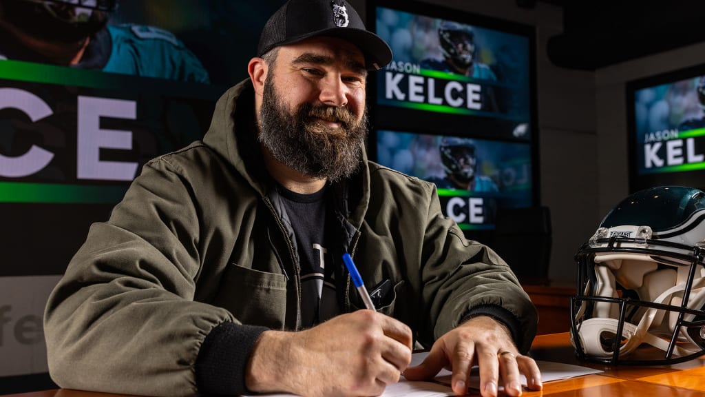 Travis Kelce's brother Jason Kelce finally signs a four-year $41 million deal. NFL contract he deserves it. See Details below....