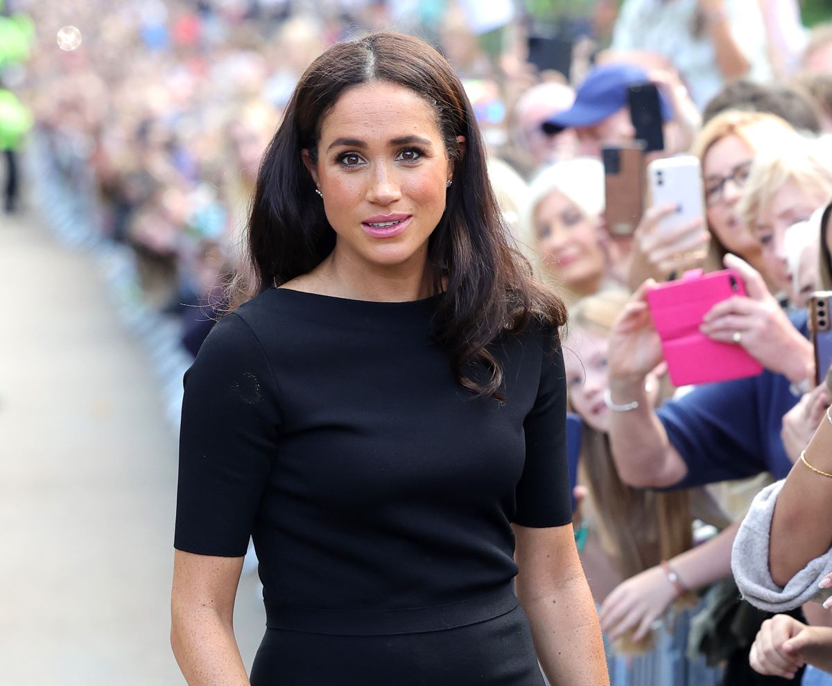 You’ve likely seen the meme on social media of Meghan Markle looking furious during an event with her mother, Doria Ragland, and Prince Harry. But many don’t know the context behind it and what made the duchess angry at that moment.