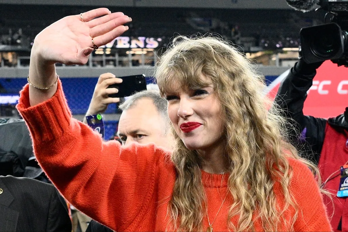 Is Taylor Swift a bad Chiefs fan for not giving Kelce some of her money so he can negotiate a team-friendly contract? Travis Kelce's record-breaking contract sparks debate