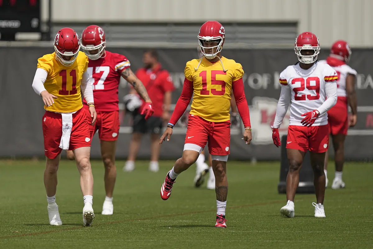 Former Chiefs coach Jason Brown joined the conversation, taking a playful at the star quarterback, Patrick Mahomes