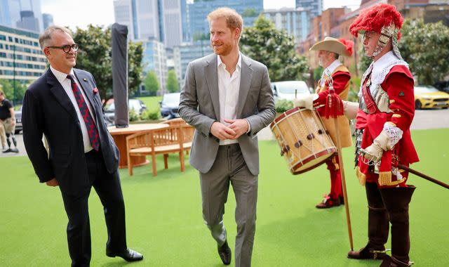 It should have been a simple trip to London. Prince Harry arrived on Tuesday to attend a worthy cause. Yesterday, he celebrated the 10th anniversary of the Invictus Games at St. Paul’s Cathedral — an event Harry co-founded in 2014 to honor wounded soldiers and military veterans that now includes 23 nations. He did so alone.