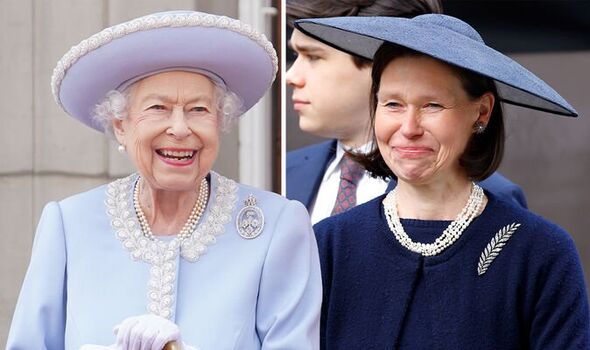 Late Queen's beloved niece Lady Sarah Chatto is elegant in blue as she joins Princess Anne at Ascot